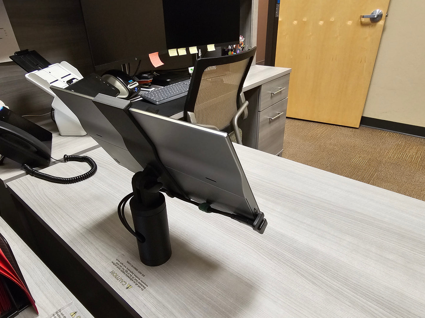 VS Touchscreen w/ Desk Mount Base